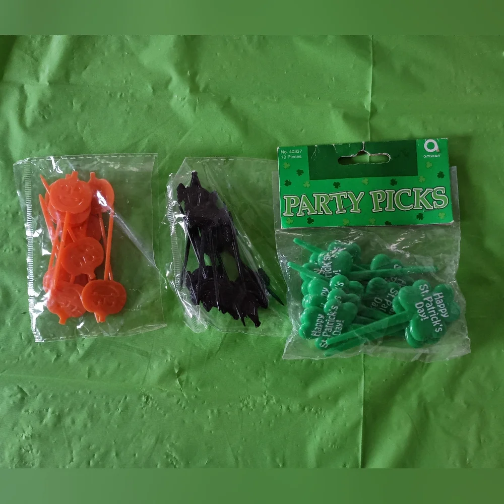 3/$10 🌟 Lot Of Halloween & Saint Patty's Patrick's Day Cupcake Toppers/ Picks